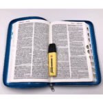 Biblia NTV Edición Zíper Océano Azul Claro con Índice – imagen 3