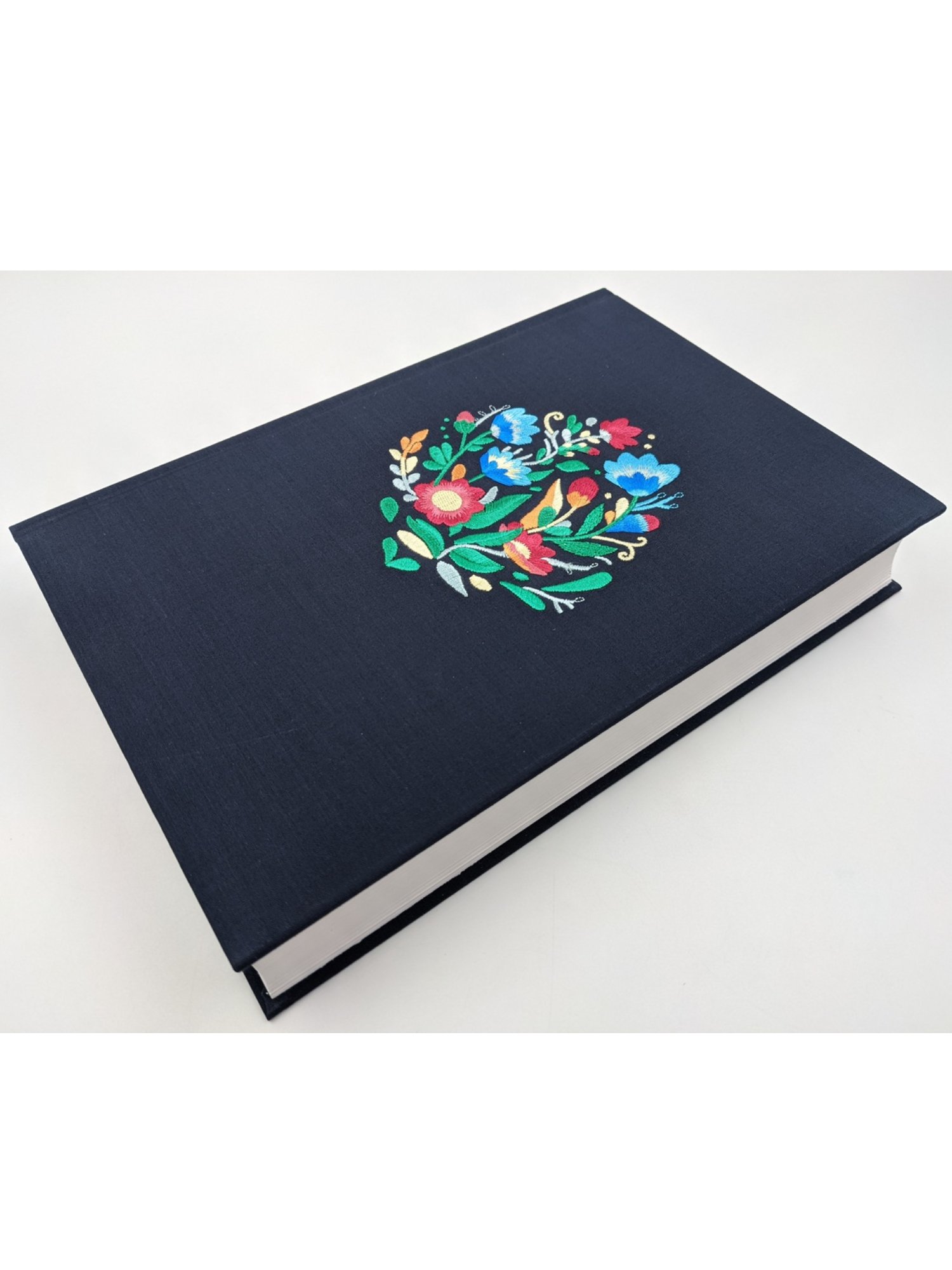 Biblia NVI Letra Super Gigante Azul Bordado 2 Biblia NVI Letra Super Gigante Azul Bordado Negra