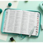 Biblia RVR065LGCZTI/ Turquesa/ Ind. Cierre Manija/ Imit. C- Pintado/ Pretty – imagen 3