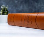 Biblia RVR 1960 de Estudio Holman Marrón Símil Piel – imagen 3