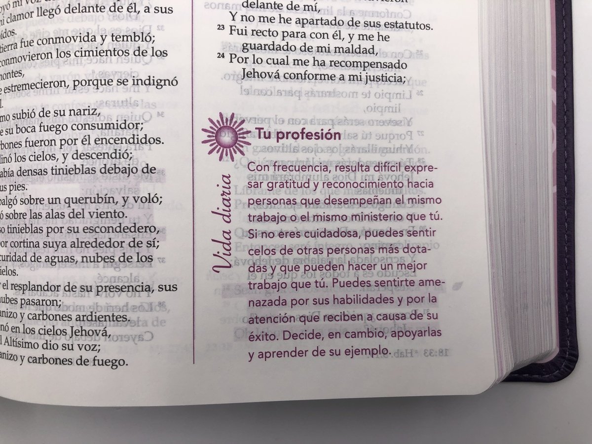 RV60 Biblia de la Mujer conforme al Corazón de Dios, Duotono morado 5 RV60 Biblia de la Mujer conforme al Corazón de Dios, Duotono morado - Image 5