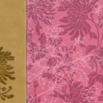 RV60 Biblia de estudio para mujer en piel rosada floral – imagen 2