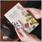 RVR 1960 NUEVO TESTAMENTO HAY VIDA EN JESUS FLORES, TAPA SUA – imagen 3