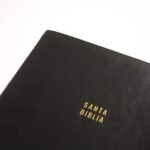 Biblia RVR 1909 Letra Súper Gigante Símil Piel – imagen 3