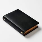 Biblia NBLA Ultrafina Letra Grande Colección Premier Negro – imagen 4