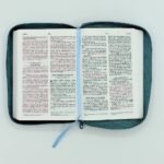 Biblia NVI 040CLG - Azul Ziper