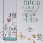 Biblia Devocional Mujer Conforme Corazón – imagen 2