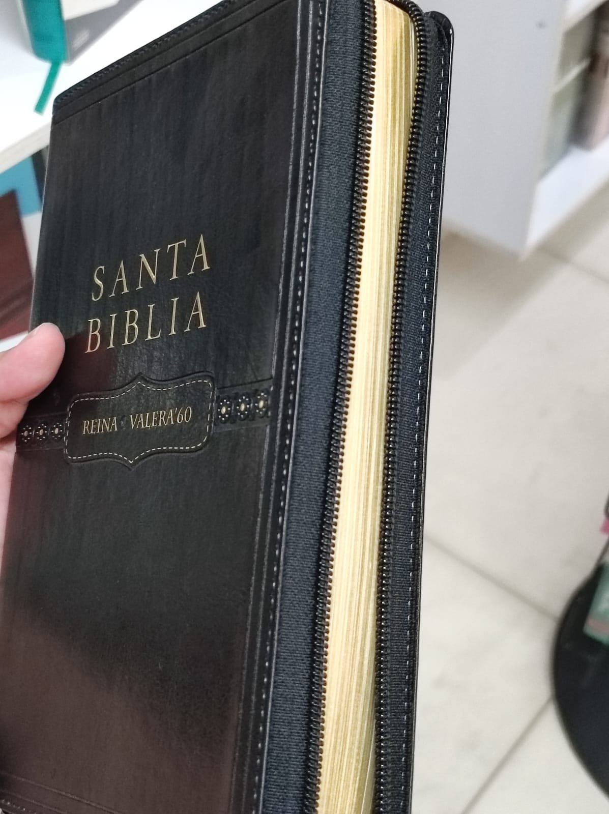 Biblia Reina Valera Cuero Italiano 065C 3 Biblia Reina Valera Cuero Italiano 065C - Image 3