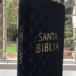 Biblia NVI Letra Grande con cierre/ forro en tela – imagen 2