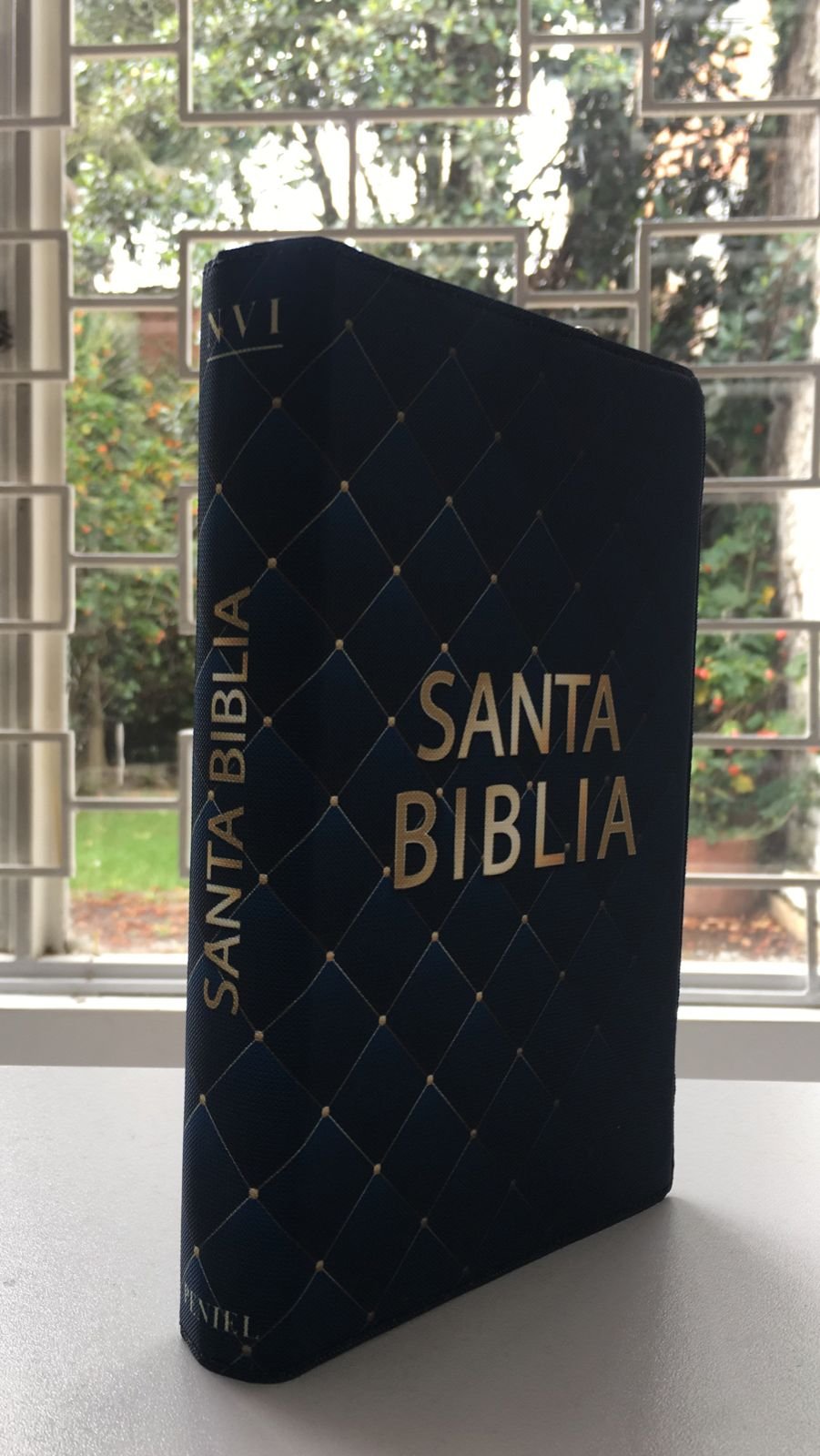 Biblia NVI Letra Grande con cierre/ forro en tela 2 Biblia NVI Letra Grande con cierre/ forro en tela - Image 2