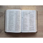 Biblia NTV Letra Súper Gigante Café Oscuro Símil Piel con Índice – imagen 3