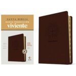 Santa Biblia NTV Café oscuro, letra súper gigante Senti Piel, Índice, Letra Roja