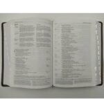 Biblia De Estudio Del Diario Vivir Negro/Rosado Con Índice, Ntv – imagen 3