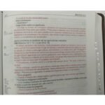 Biblia De Estudio Del Diario Vivir Negro/Rosado Con Índice, Ntv – imagen 4