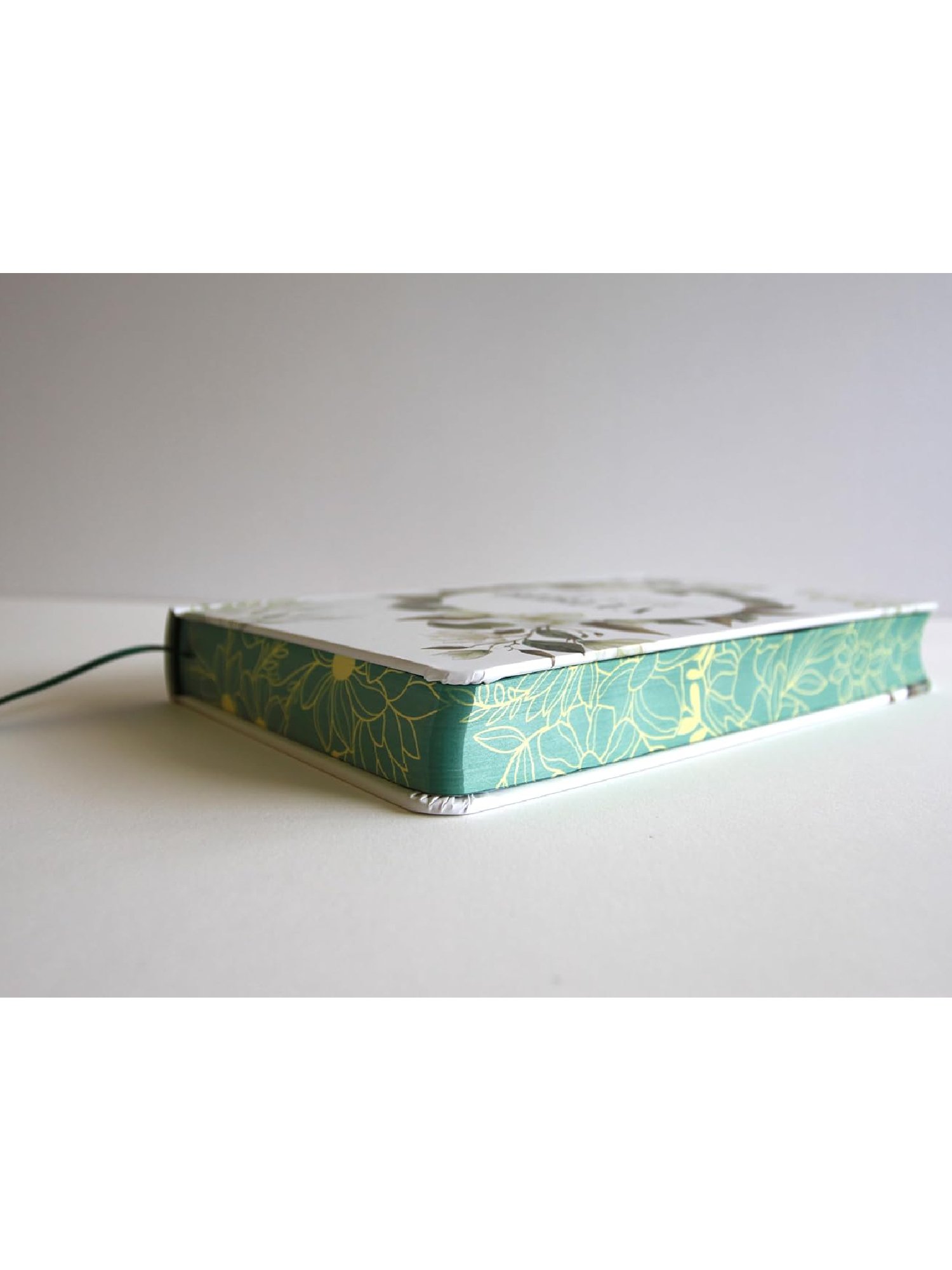 Biblia RVR60 Letra Grande Verde Flores Canto Pintado 3 Biblia RVR60 Letra Grande Verde Flores Canto Pintado - Image 3