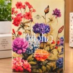 Biblia RVR60 Letra Súper Gigante 19 puntos Jardín Vintage con cierre – imagen 6