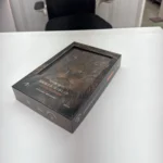 Estuche de la Santa Biblia León de Judá edición especial visto en ángulo – imagen 7