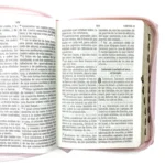 Biblia RVR 1960 Compacta Letra Grande 11 puntos Símil Piel Rosa Flores con Cierre y Índice – foto 3 – imagen 3