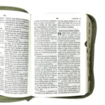 Biblia RVR 1960 Compacta Letra Grande 11 puntos Símil Piel Verde Claro Flores con Cierre y Índice – foto 3 – imagen 3