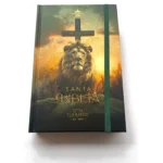 Portada de la Santa Biblia RVR1960 Letra Grande con león, cruz y elástico verde