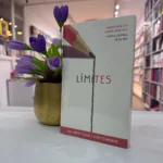 Libro Límites de Henry Cloud y John Townsend exhibido en una librería cristiana – imagen 4