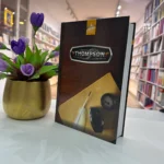 Santa Biblia Thompson RVR1960 tapa dura exhibida en una librería cristiana – imagen 4
