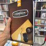 Biblia Thompson RVR1960 tapa dura sostenida en la mano para ver su tamaño – imagen 5